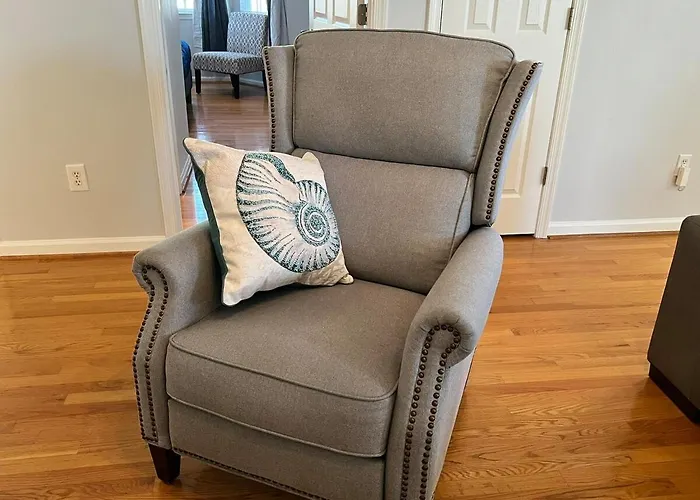 Ocean View Beach House, Sleeps 8 Coastal Luxe Seabreeze