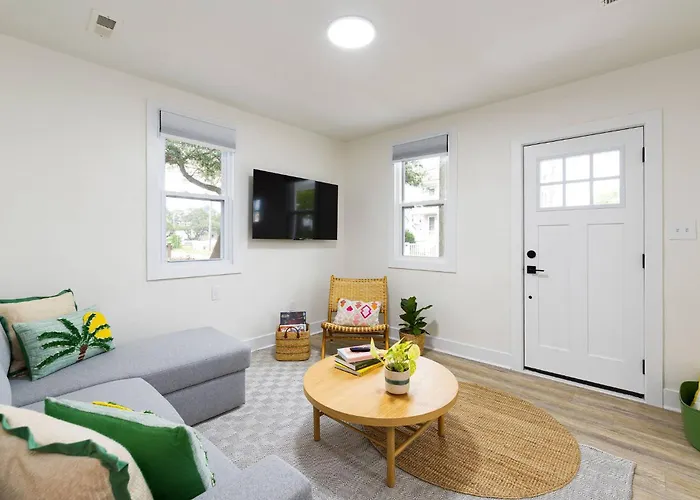 Casa Del Pez - Bold, Bright & Steps To The Sand!